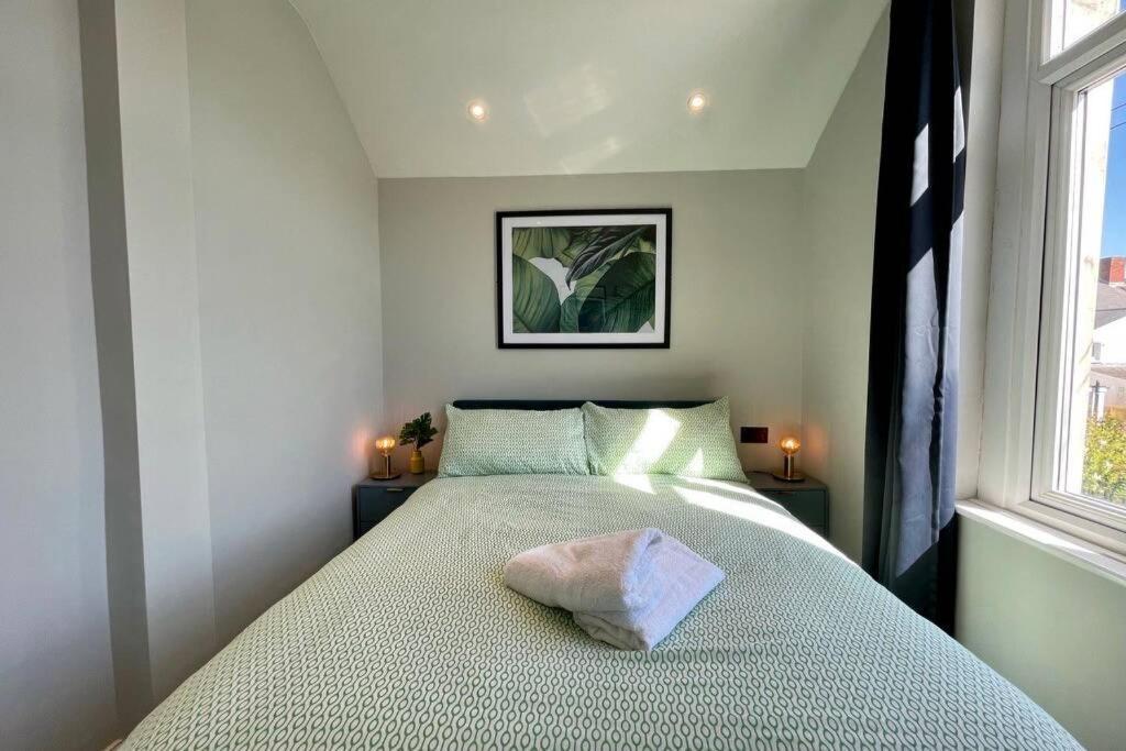 Large House Near Victoria Park For Groups, 10 Mins Bus To City Centre كارديف المظهر الخارجي الصورة