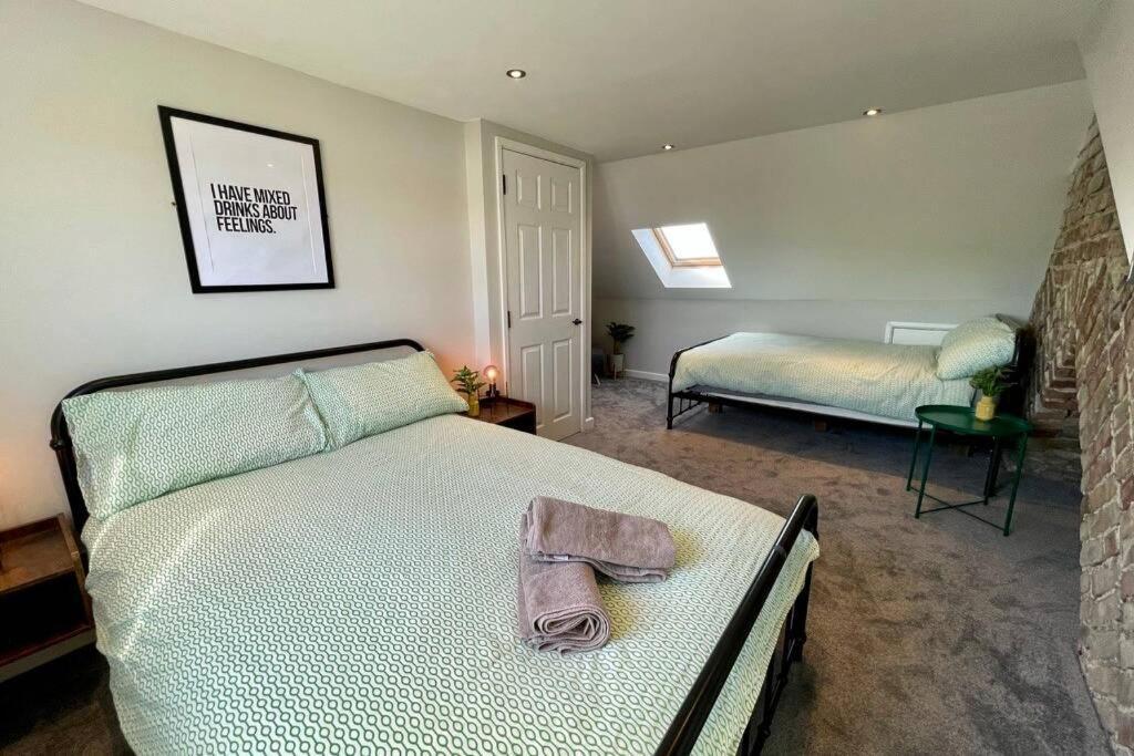 Large House Near Victoria Park For Groups, 10 Mins Bus To City Centre كارديف المظهر الخارجي الصورة