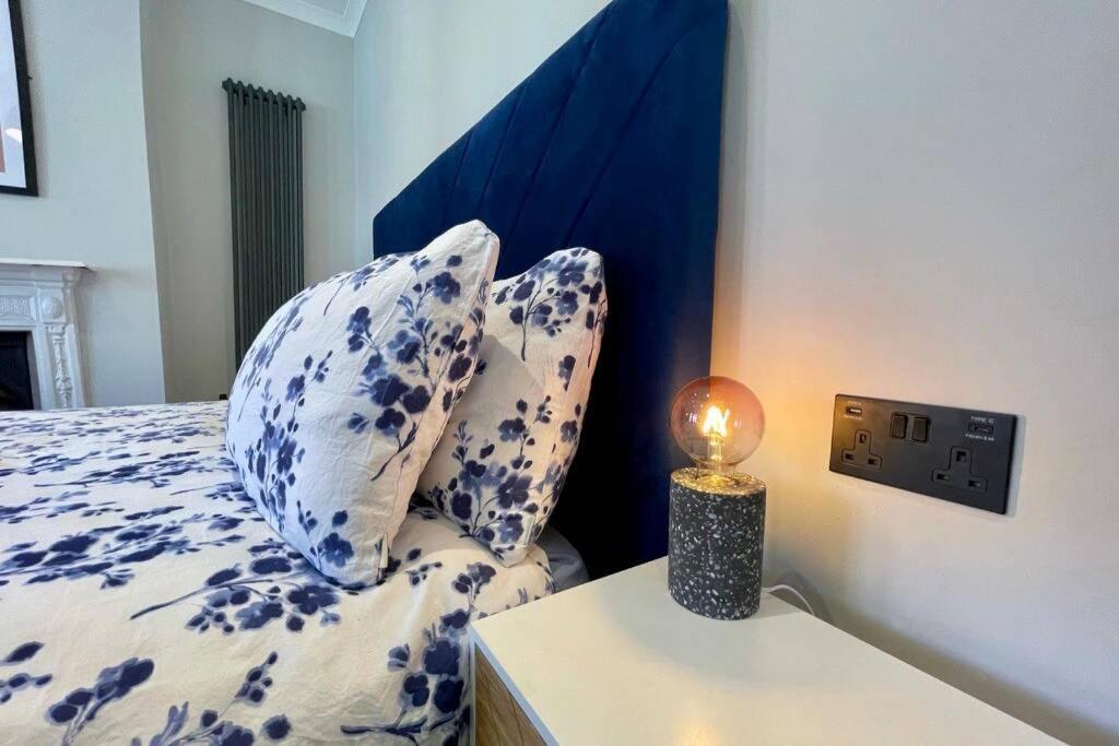 Large House Near Victoria Park For Groups, 10 Mins Bus To City Centre كارديف المظهر الخارجي الصورة