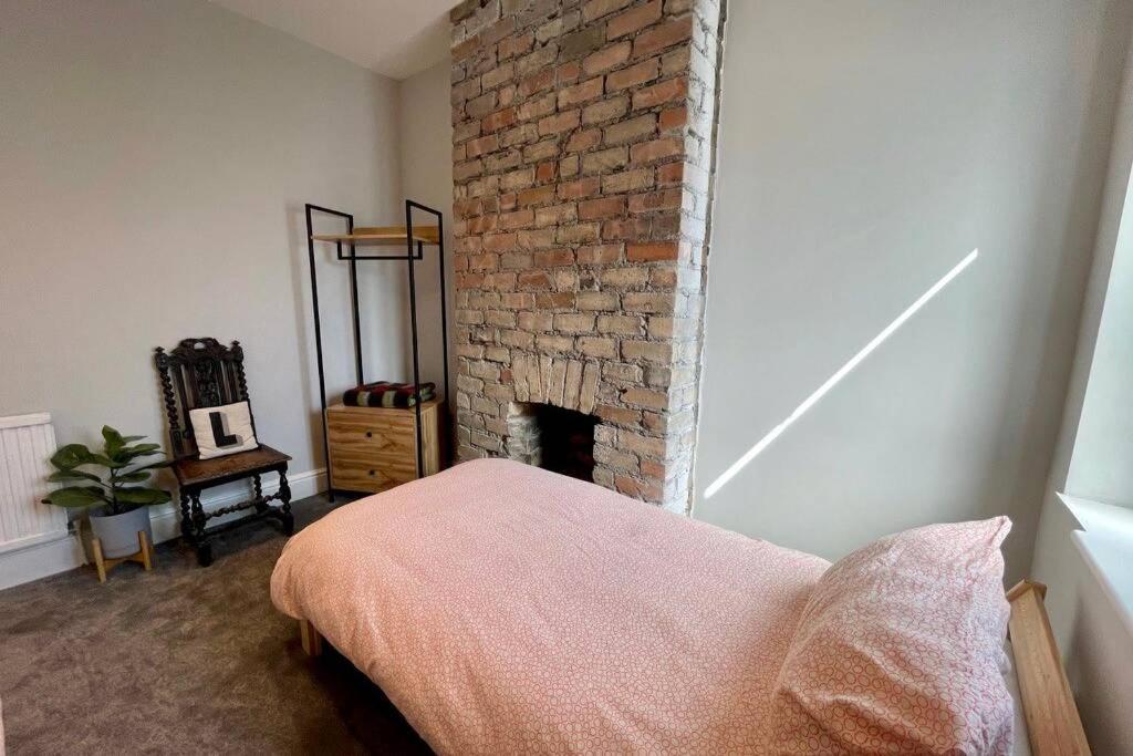 Large House Near Victoria Park For Groups, 10 Mins Bus To City Centre كارديف المظهر الخارجي الصورة