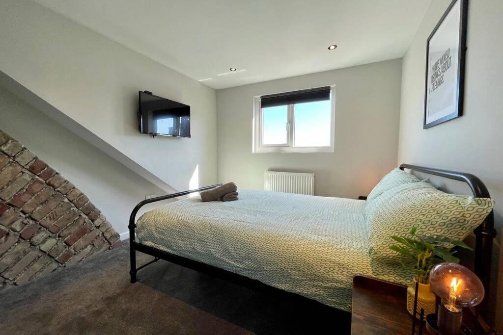 Large House Near Victoria Park For Groups, 10 Mins Bus To City Centre كارديف المظهر الخارجي الصورة