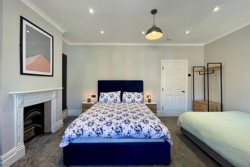 Large House Near Victoria Park For Groups, 10 Mins Bus To City Centre كارديف المظهر الخارجي الصورة