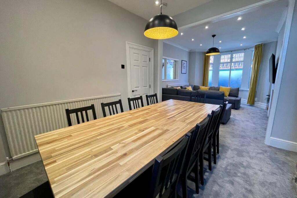 Large House Near Victoria Park For Groups, 10 Mins Bus To City Centre كارديف المظهر الخارجي الصورة