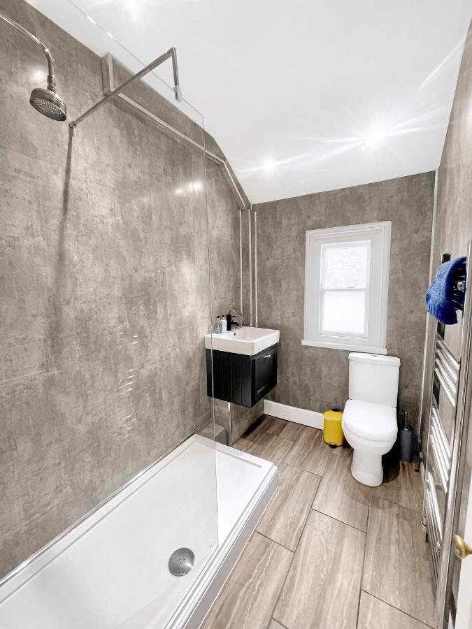 Large House Near Victoria Park For Groups, 10 Mins Bus To City Centre كارديف المظهر الخارجي الصورة